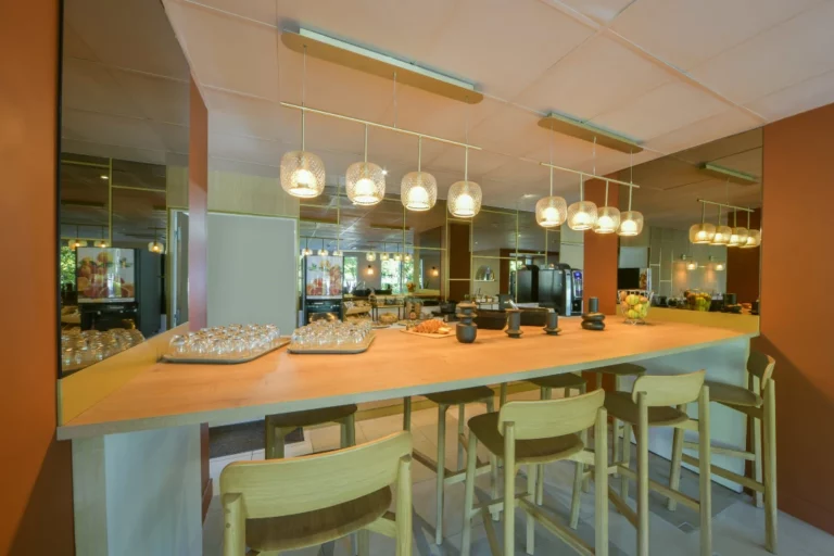 Table bar petit-déjeuner