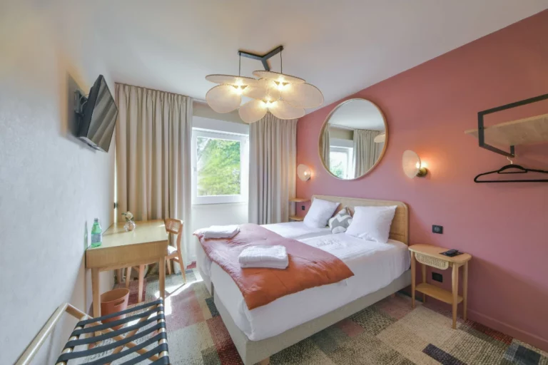 Chambre Twin de l'hôtel à Bourges